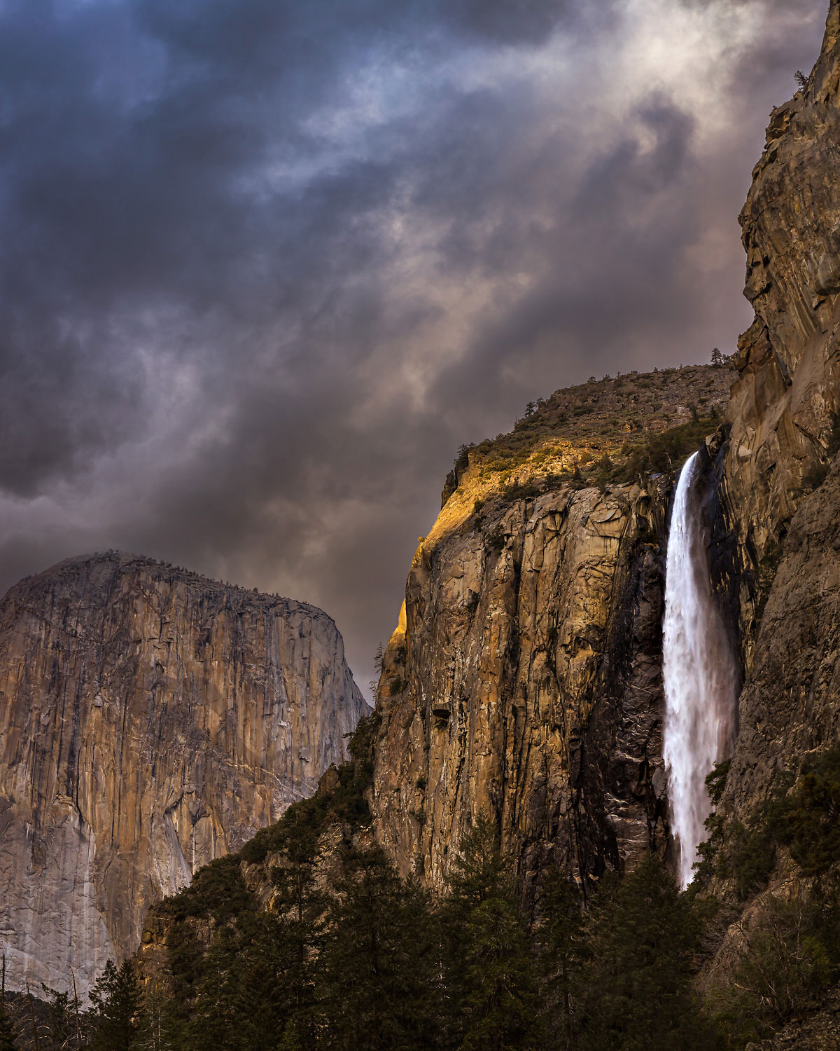 11-Yosemite-Bridalveil-Falls-El-Cap-storm