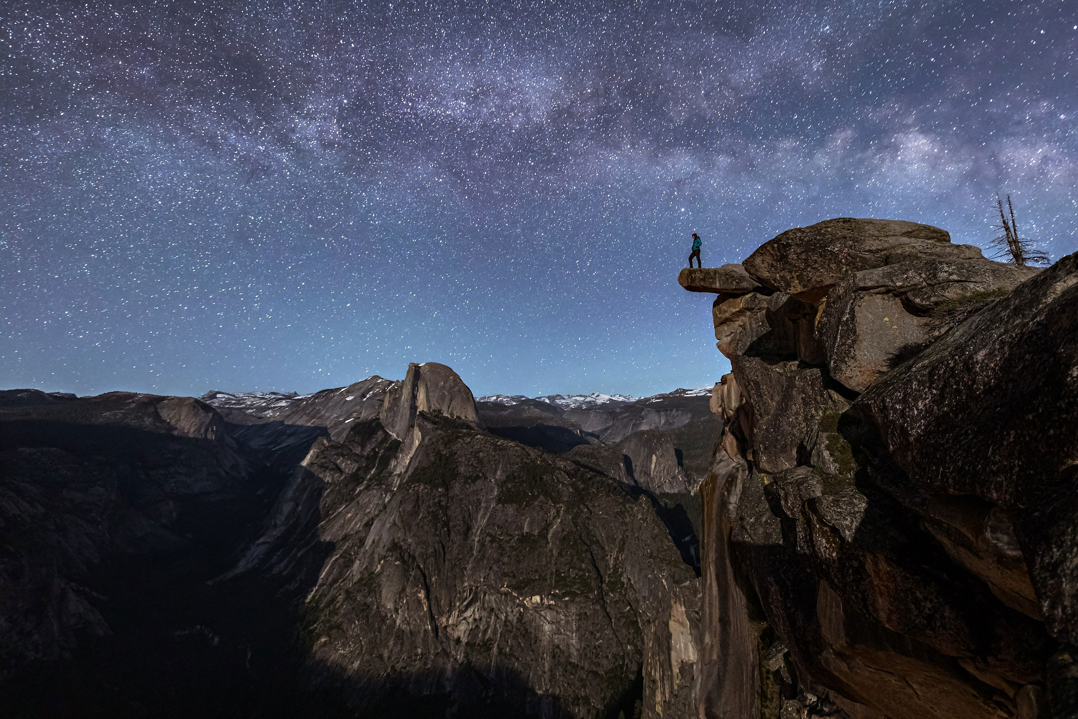 12-Yosemite-Glacier-Point-Milky-Way-man