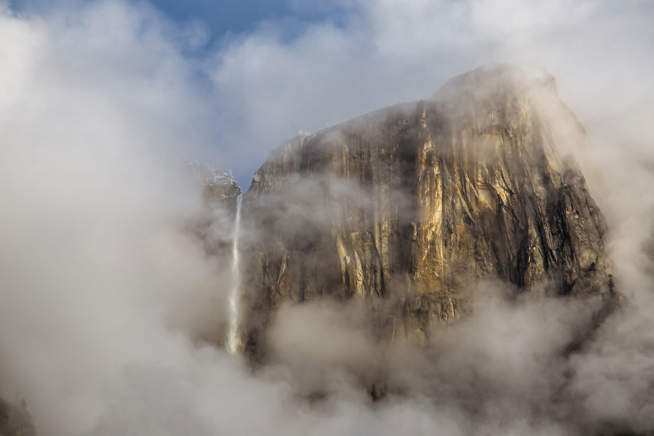 47-Yosemite-Falls-fog-clouds