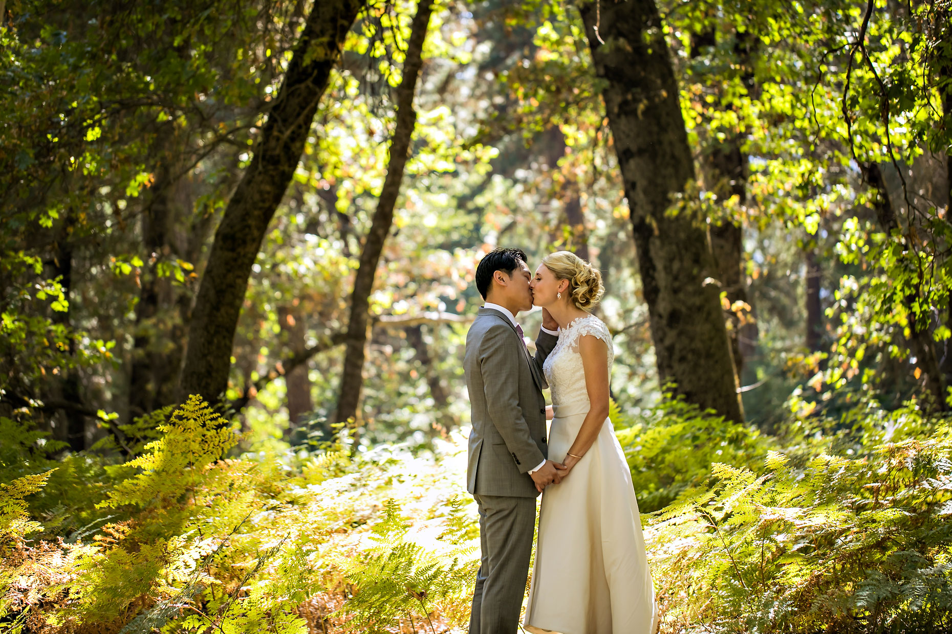 Yosemite green oaks wedding couple photographer.