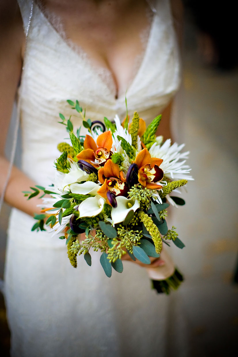 Yosemite bride with bouquet at the Ahwahnee.