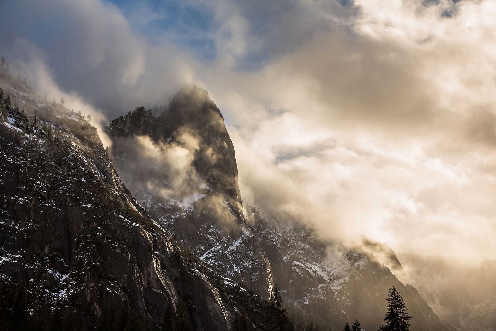 Yosemite Sentinal Storm Light
