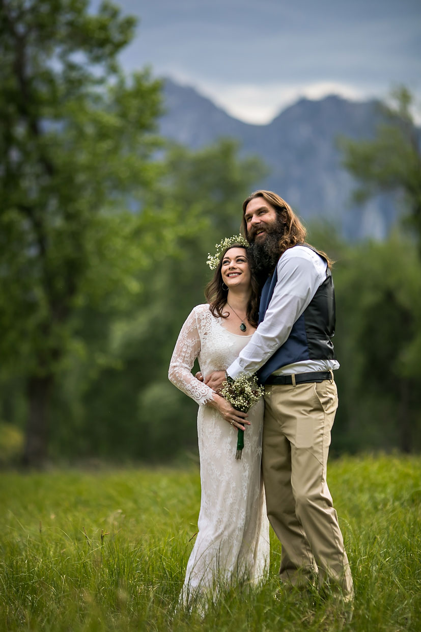 Yosemite wedding couple photographer.