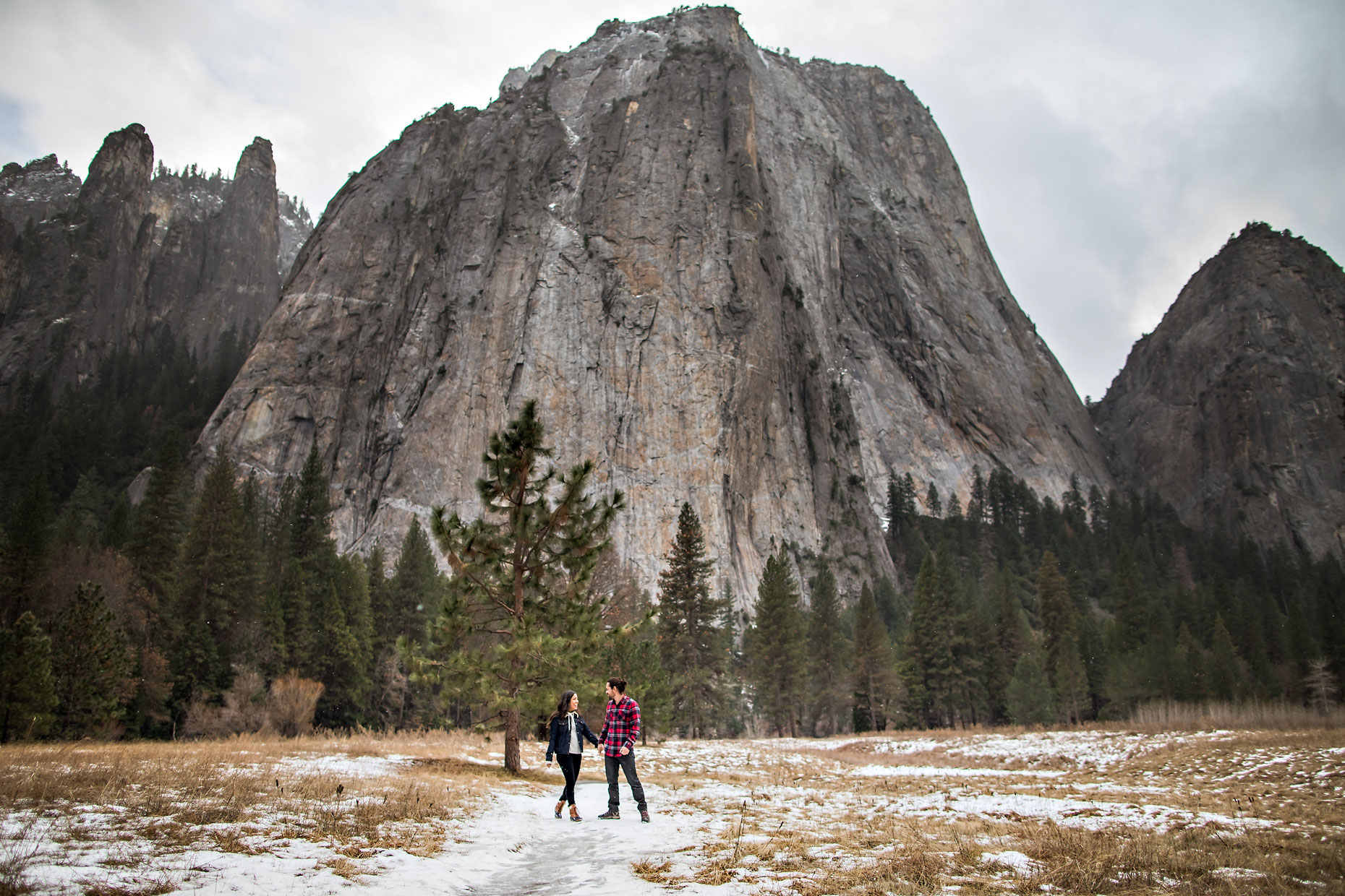 Yosemite adventure session couple photographer.